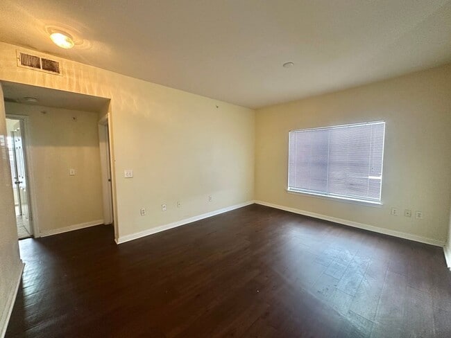 Building Photo - 2320 Gracy Farms Ln