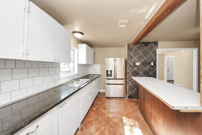 Building Photo - 2510 Delaware Ave