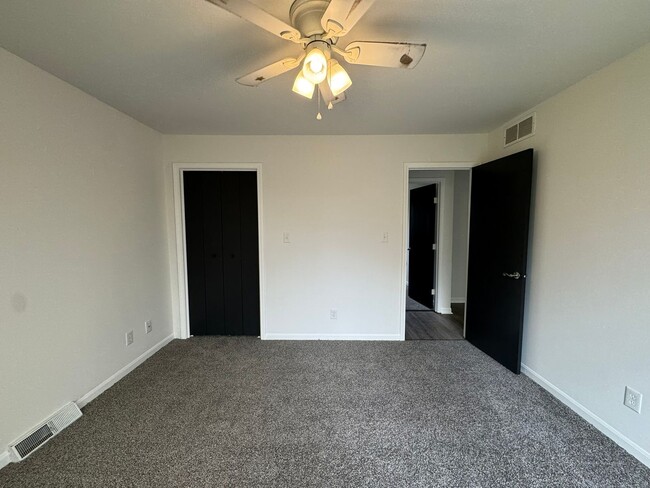 Building Photo - 201- 203 Briarcrest Ct