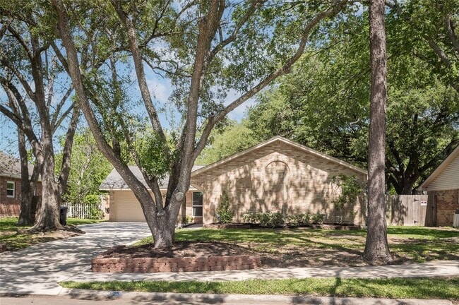 Building Photo - 809 Newport Blvd