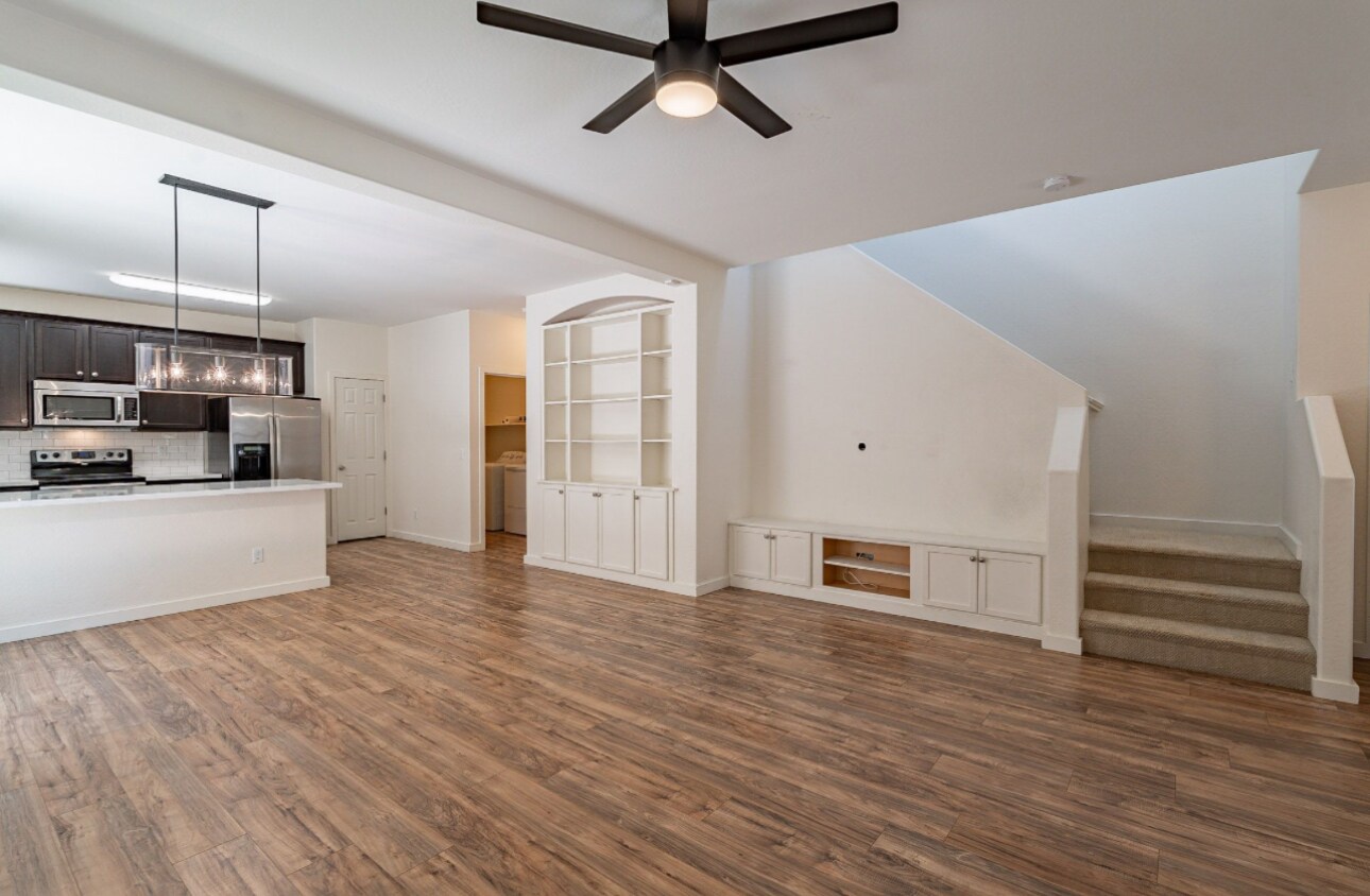 Building Photo - 1061 S Hawk Ln