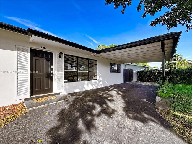 Building Photo - 600 N 66 Terrace