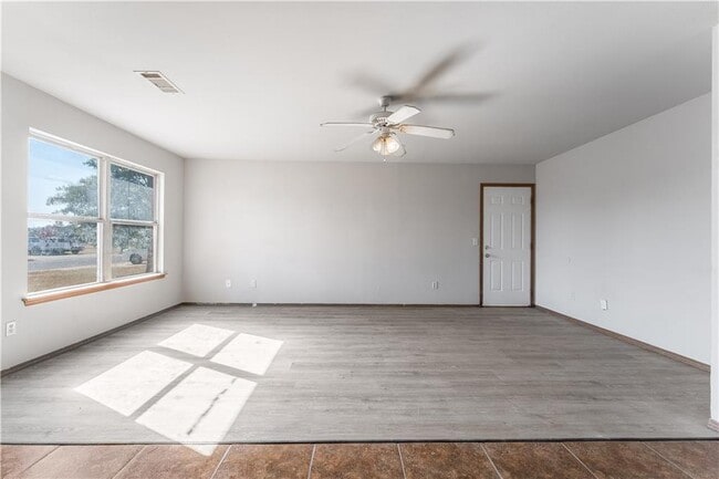 Building Photo - 322 E Southern Trace Dr