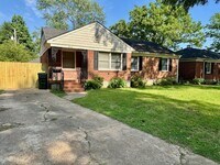 Building Photo - 1654 Ivy Rd