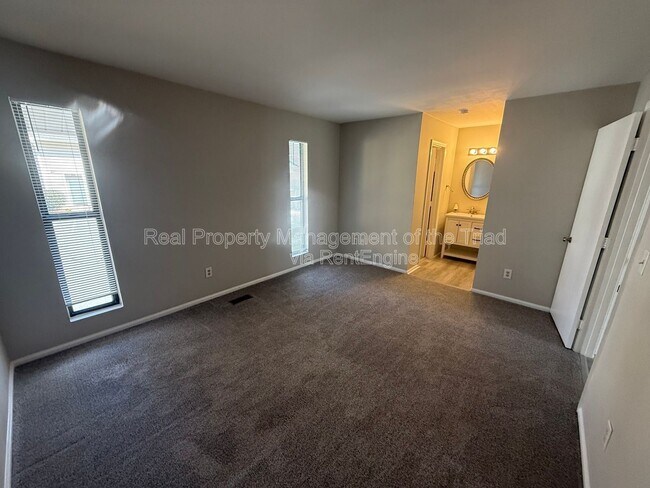 Building Photo - 2425 Tantelon Pl