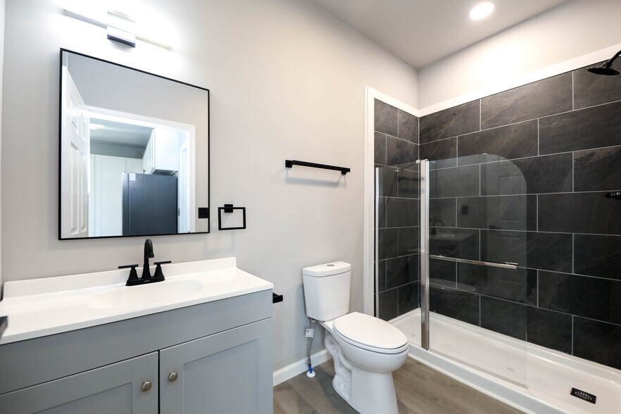 Building Photo - 1006 Pocahontas Ave