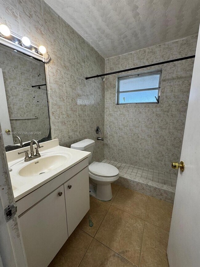 Building Photo - 4796 E 10th Ave