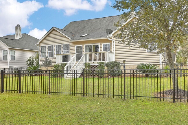 Building Photo - FULLY FURNISHED Mount Pleasant Home! 6 mon...