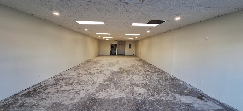 Building Photo - 7616 Reseda Blvd