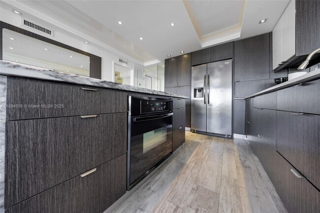 Building Photo - 401 Ocean Dr