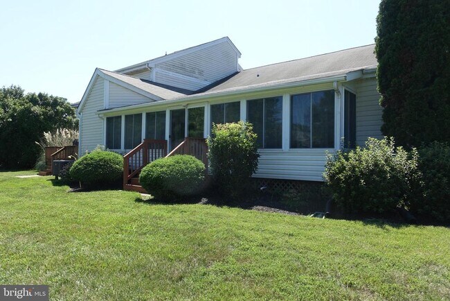 Building Photo - 6006 Bridgepointe Dr