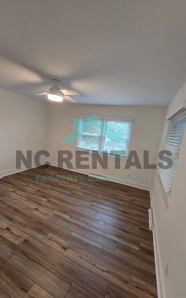Building Photo - 706 Hedrick Dr