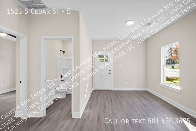 Building Photo - 1523 S Cedar St