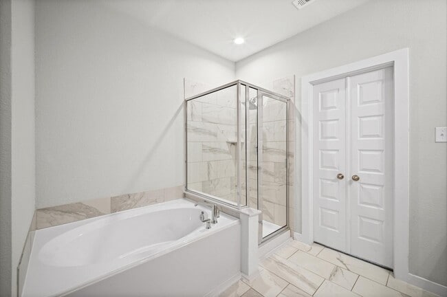 Building Photo - 144 Shining Pt Dr