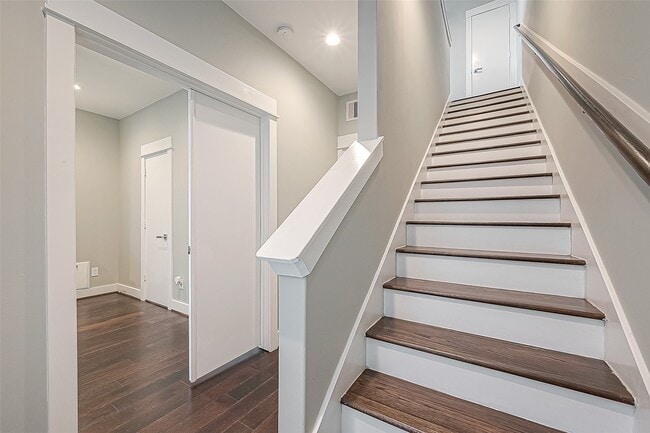 Building Photo - 712 Clark St