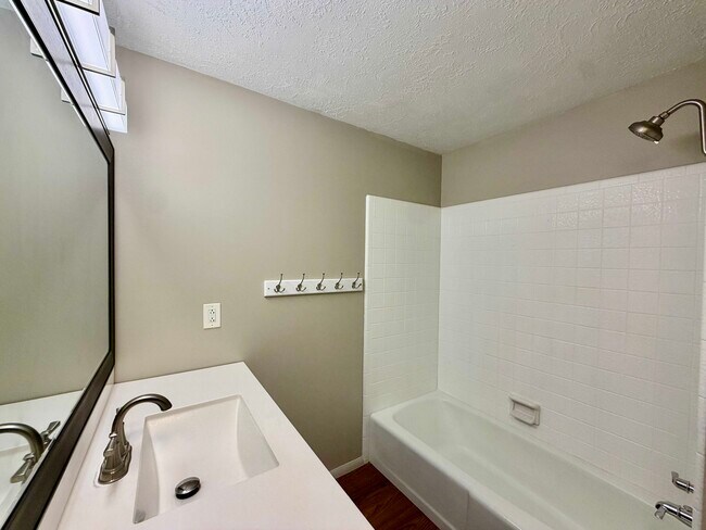 Building Photo - 359 N 100 W