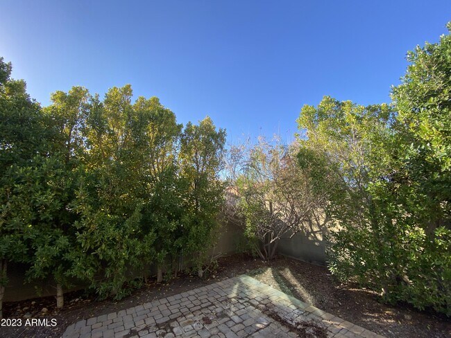 Building Photo - 20841 W Eastview Way