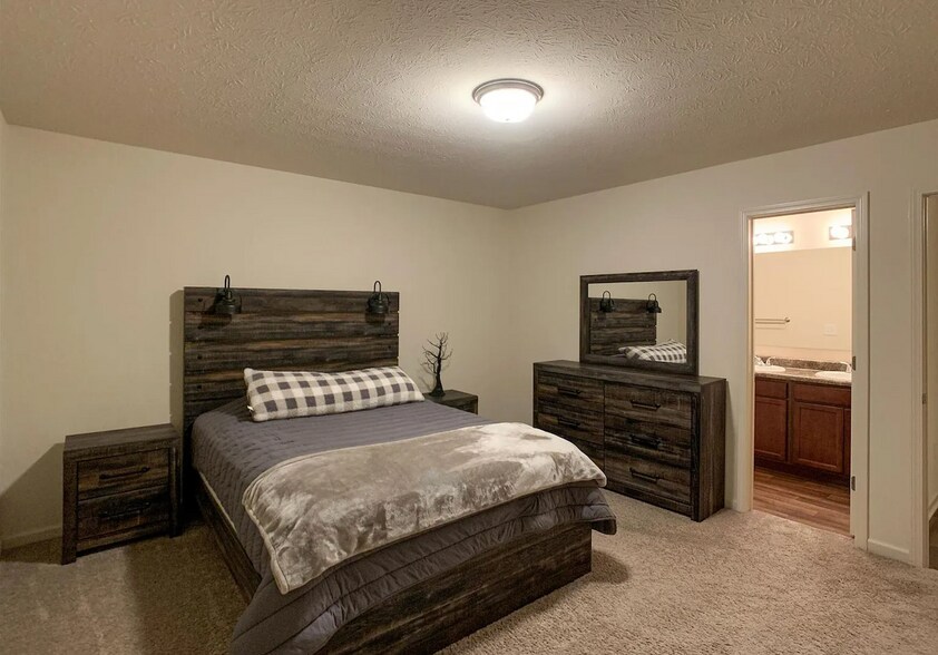 Building Photo - 391 Ariel Dr