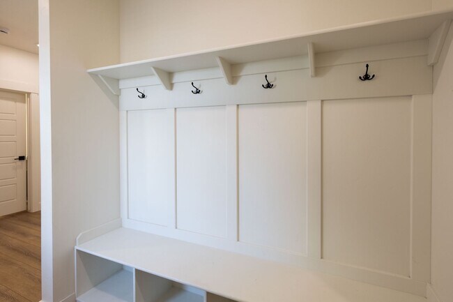 Building Photo - TWIN HOME FOR RENT IN SUGAR CITY - 3 BEDROOMS 2 FULL BATHROOMS