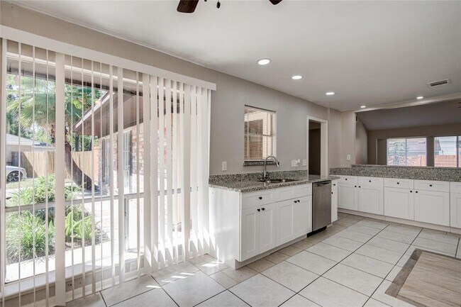Building Photo - 25534 Pepper Ridge Ln