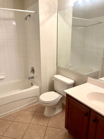 Building Photo - 8361 Village Edge Cir