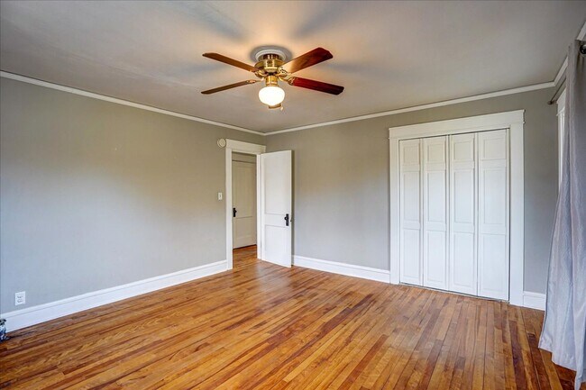 Building Photo - 513 Troy Dr