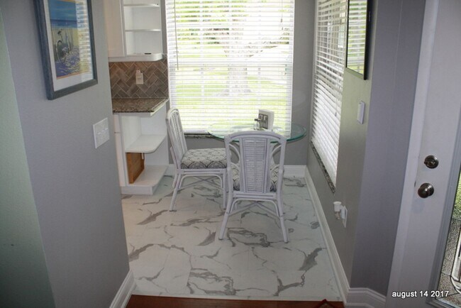 Building Photo - Beautiful 2 bed 2 bath in New Port Richey ...