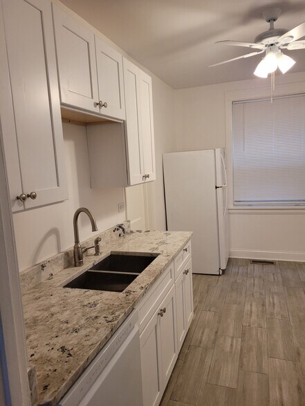 Building Photo - 4003 N Hamlin Ave