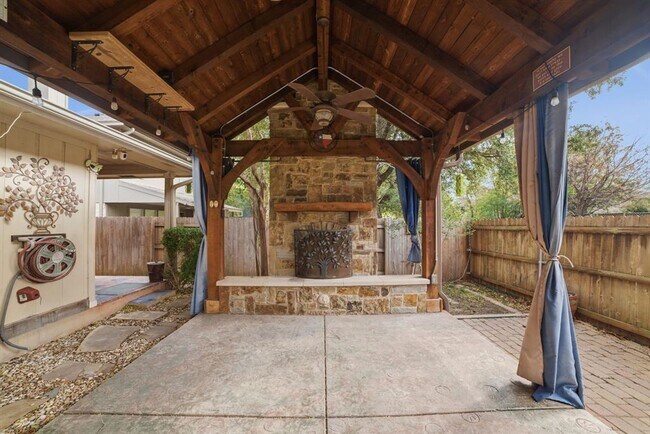 Building Photo - 700 Horizon Trail