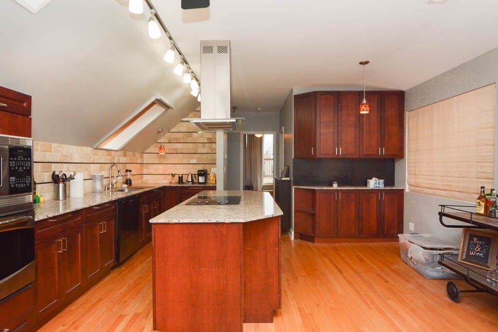 Building Photo - 947 N Winchester Ave