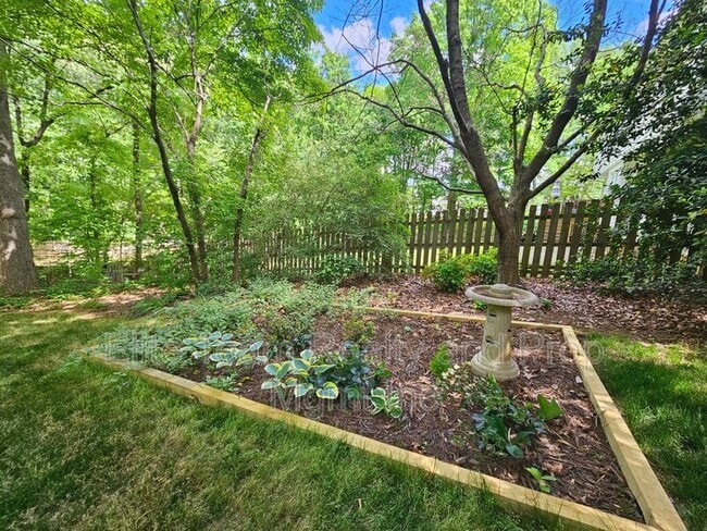 Building Photo - 4015 Brownes Ferry Rd
