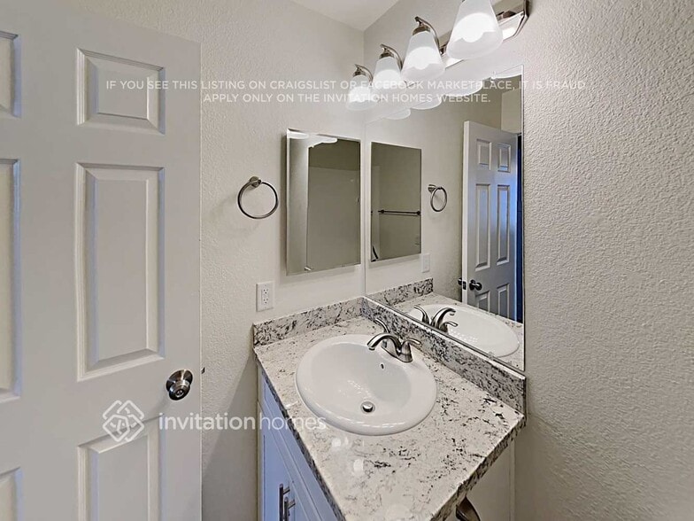 Building Photo - 847 S Esmeralda