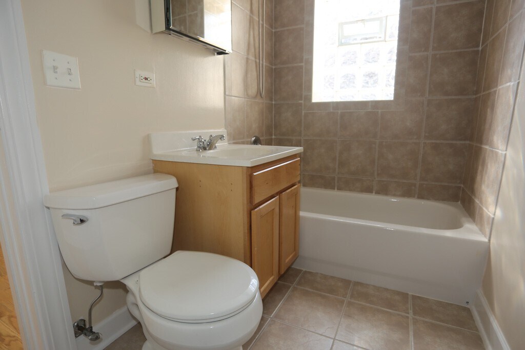 Building Photo - 3250 N Clifton Ave