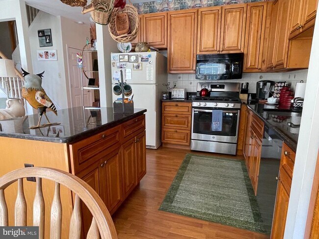 Building Photo - 404 Fairview Way