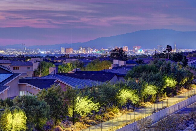 Building Photo - 180 Degree elevated views from a quiet str...