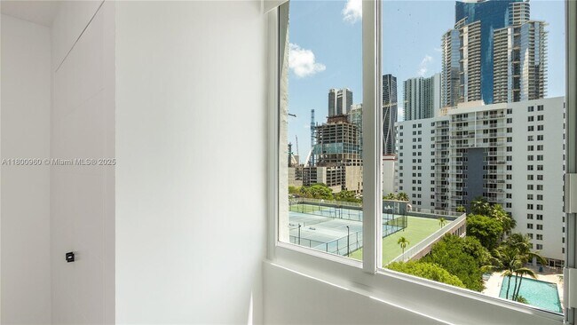 Building Photo - 850 N Miami Ave