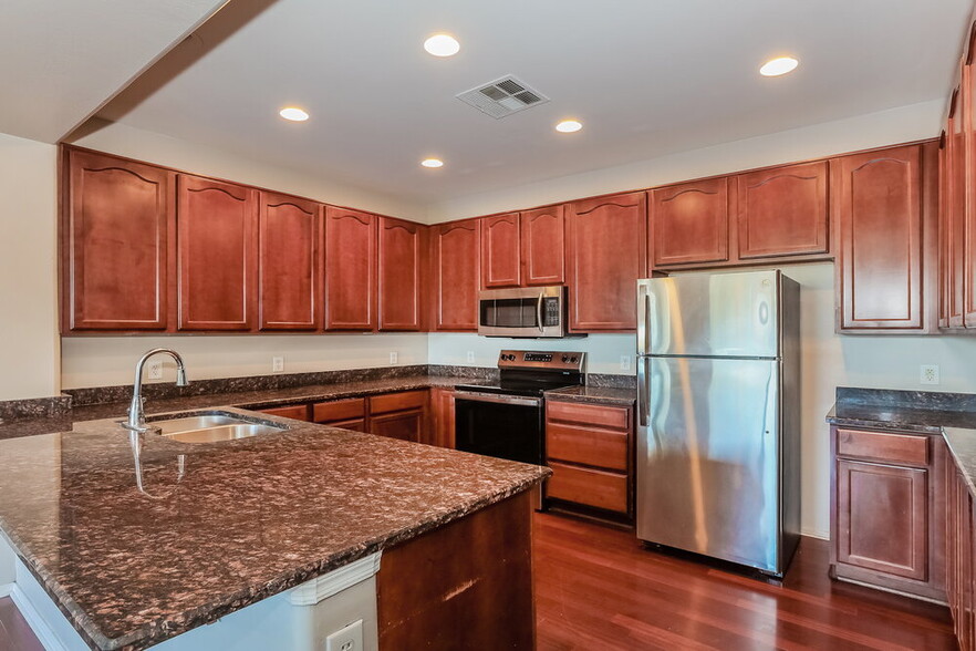 Building Photo - 820 S Adam Way