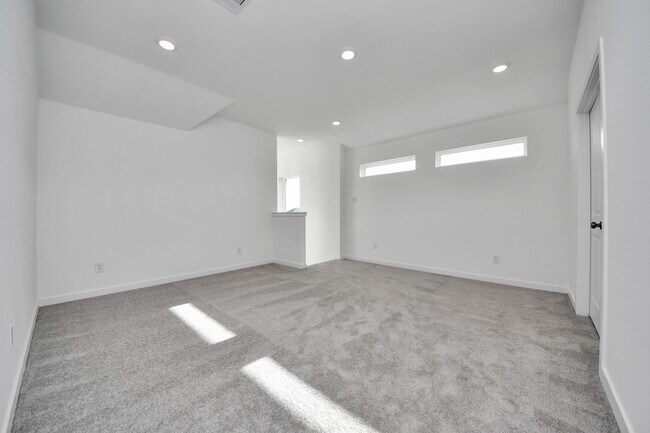 Building Photo - 27443 Sunterra Village Dr
