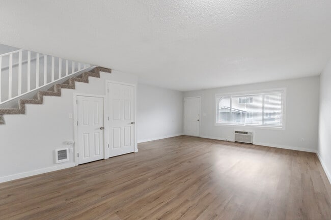 Building Photo - Columbia Crest