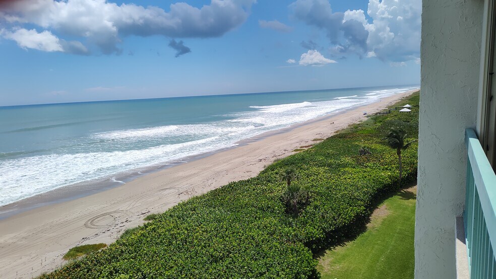 Building Photo - 9940 S Ocean Dr