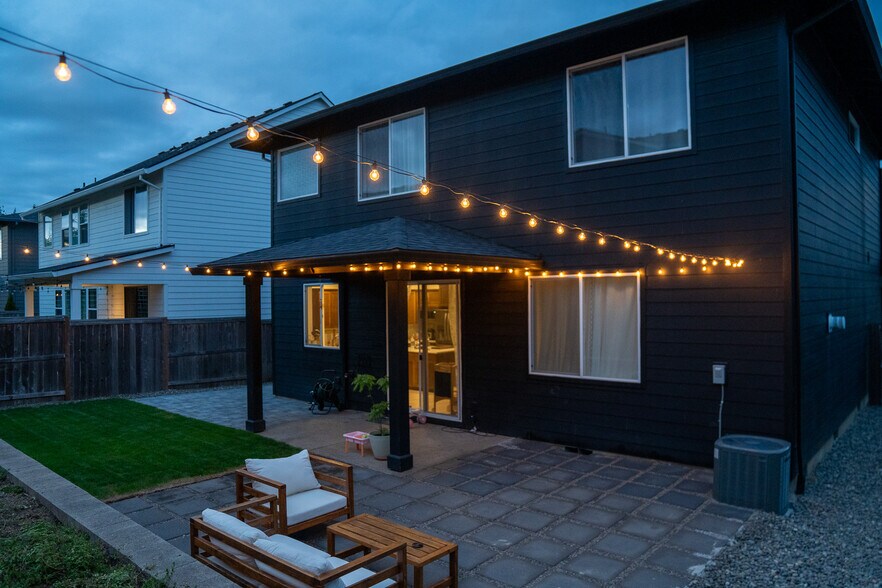 Building Photo - 9903 SW 172nd Ave