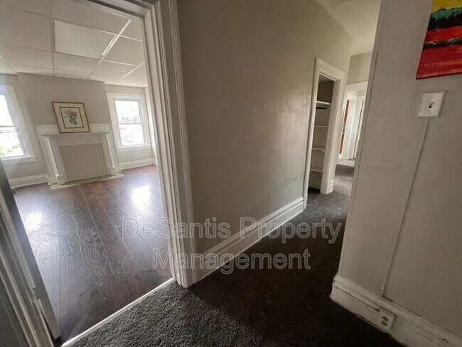 Building Photo - 42 Van Braam St
