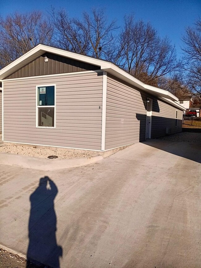 Building Photo - 3 bed, 1 bath Home