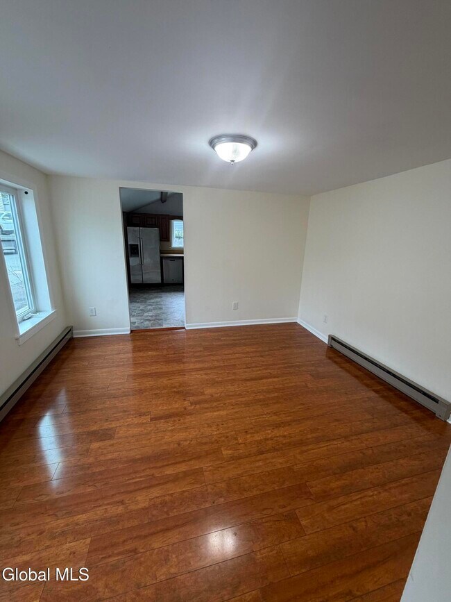 Building Photo - 27 7th St