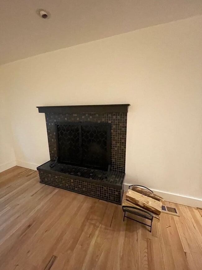 Building Photo - STUNNING Four Bedroom Ranch in Denver, CO-...