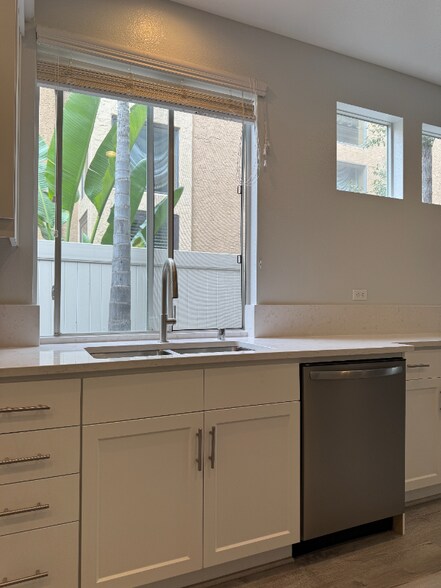 Building Photo - 5428 Caminito Vista Lujo