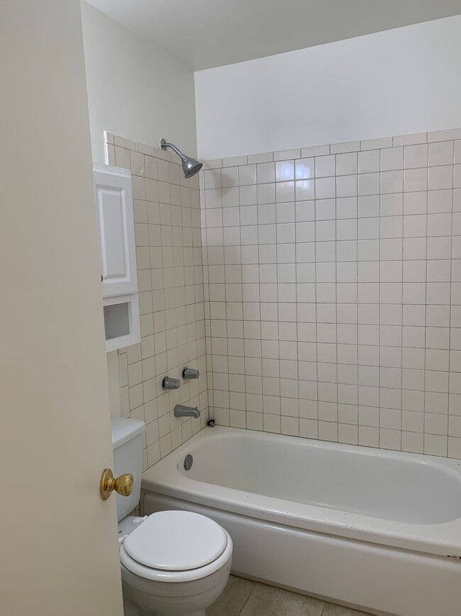 Building Photo - Great Neighborhood, 3 Bedroom Home for Rent