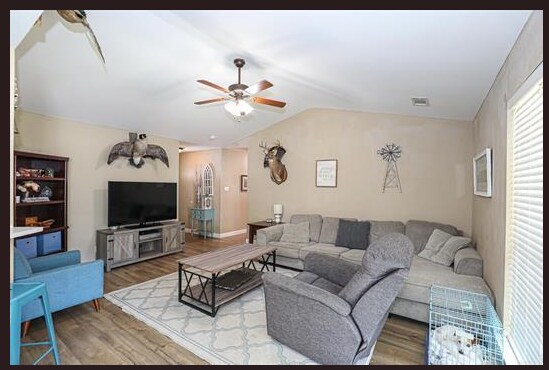 Building Photo - 2309 Greenleaf Dr