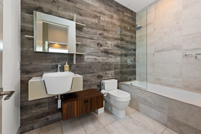 Building Photo - 623 N Edinburgh Ave