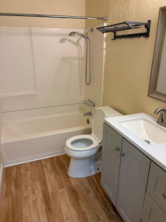 Building Photo - Comfortable place to call home